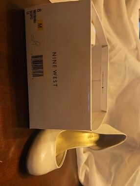 Nine West Cream Leather Pointed-Toe Pumps